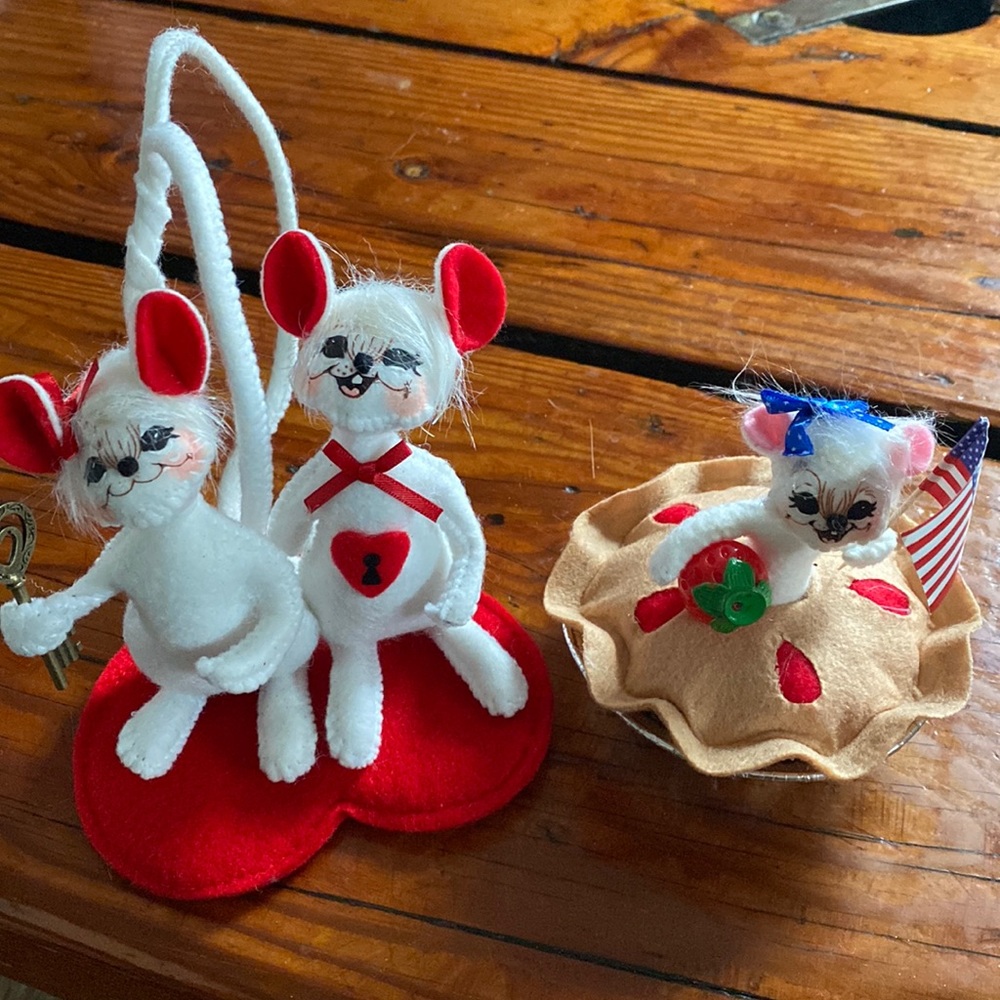 Valentine’s Annalee dolls